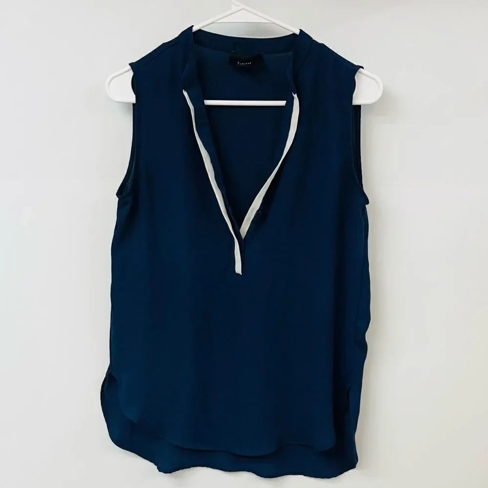 🔥4/$25 Lumiere Navy Sleeveless Top Size Small